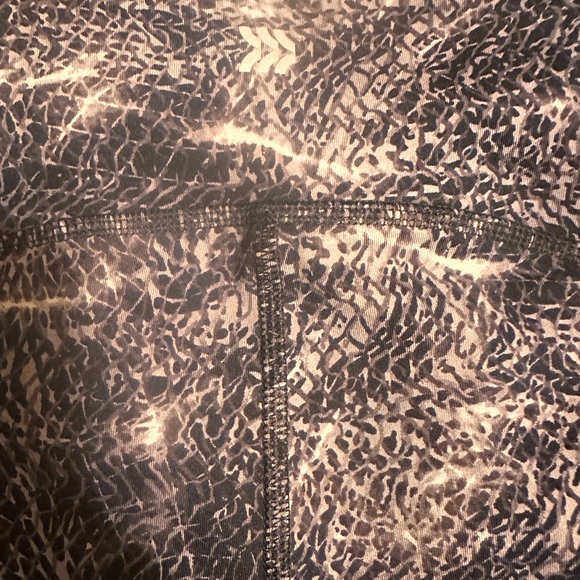 All Motion High Waist Compression Biker Shorts XS Gray Print - Picture 5 of 7